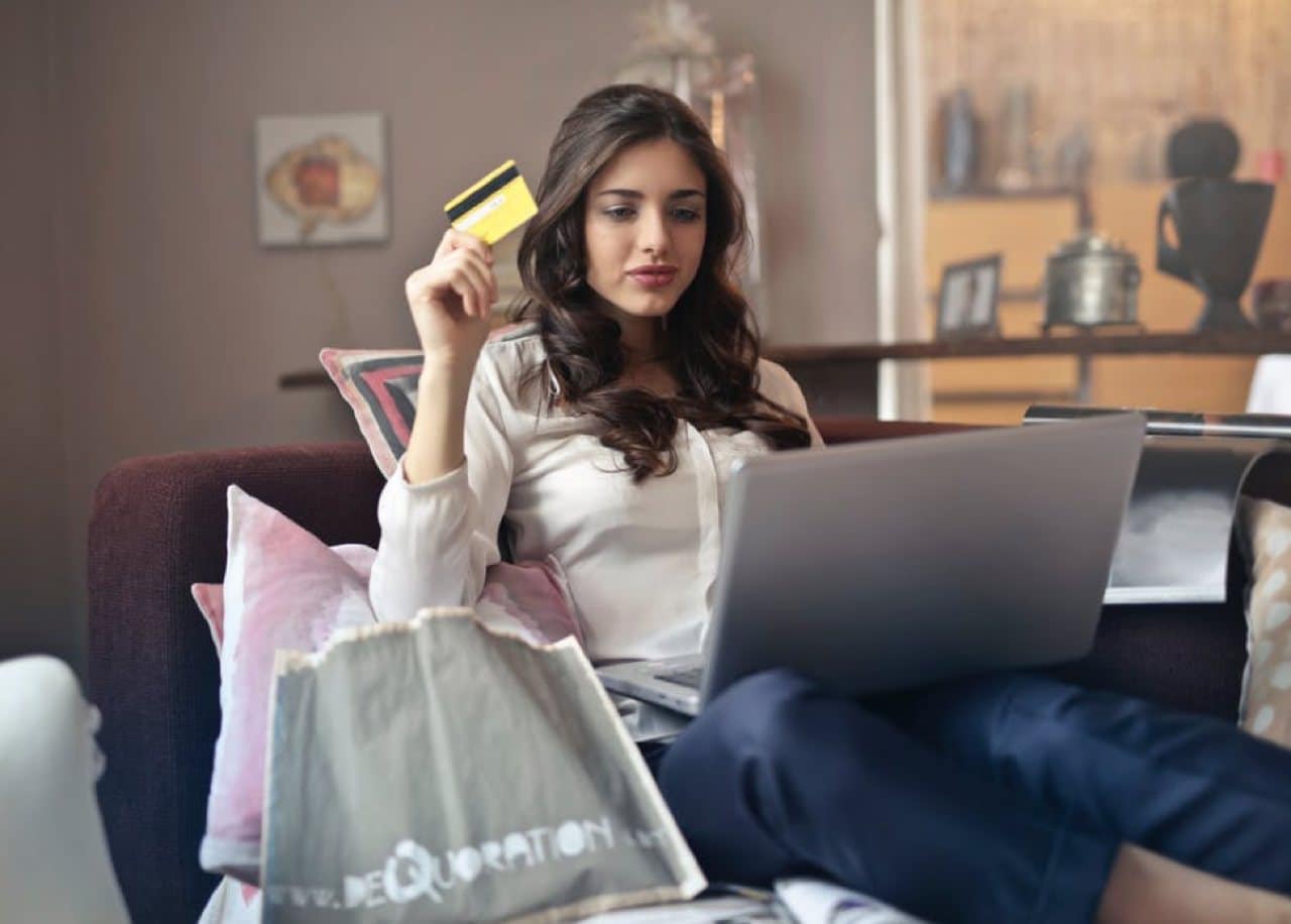 e-commerce vs traditional retail